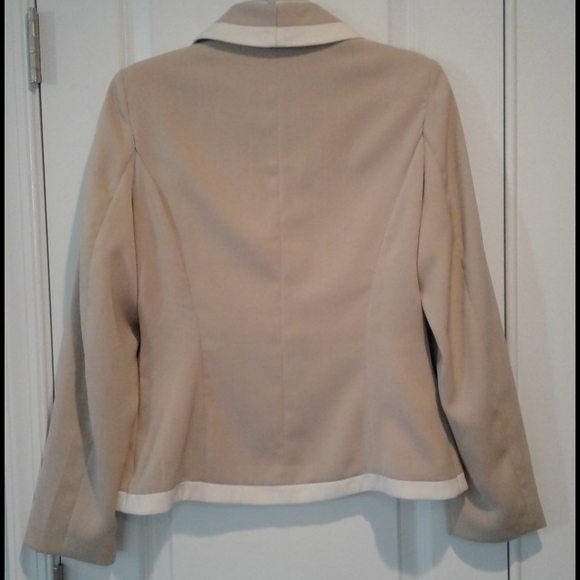 NWOT Metrostyle 2-piece Beige w/Ivory Trim Skirt Set - Size 6 - Picture 4 of 10